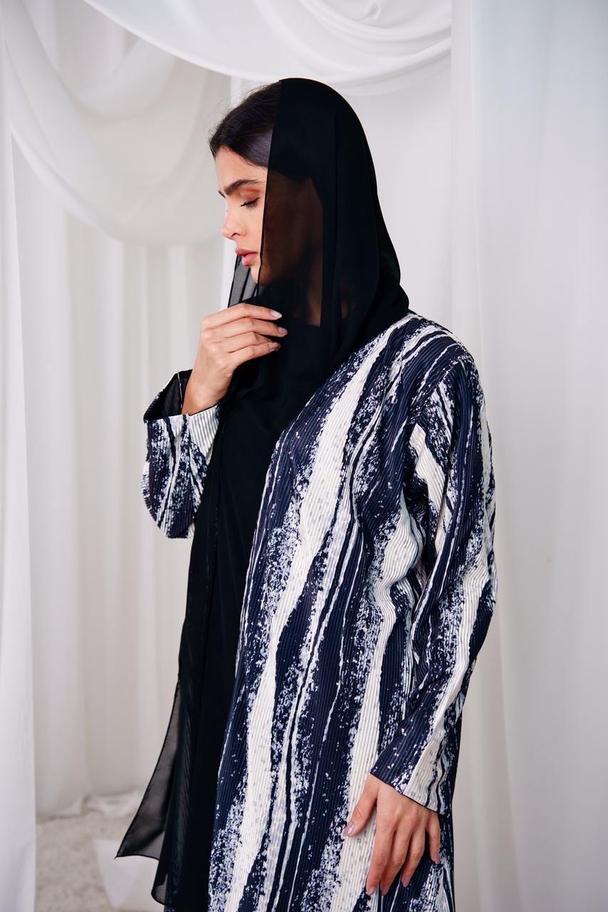 Bold lines abaya
