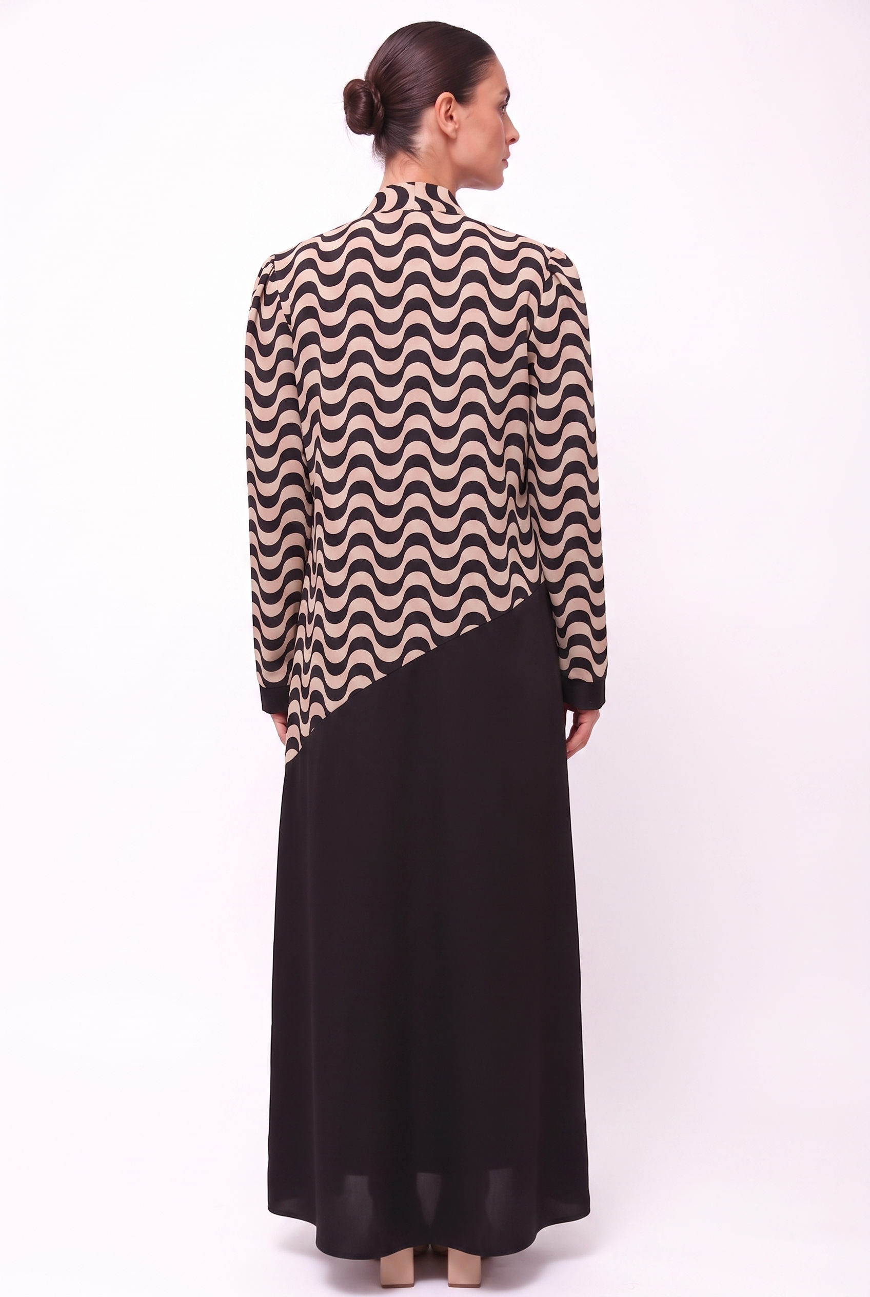 Desert Waves Abaya